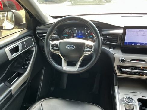 Used 2023 Ford Explorer XLT w/ Equipment Group 202A RWD image 13