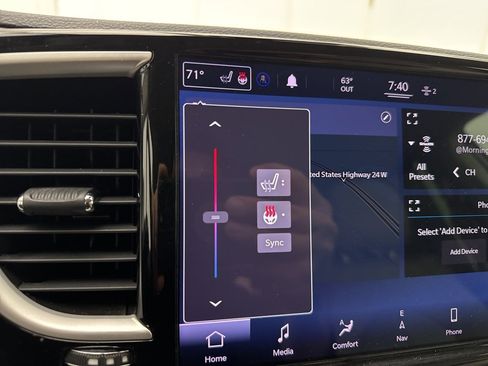 Used 2021 Chrysler Pacifica Touring-L image 32