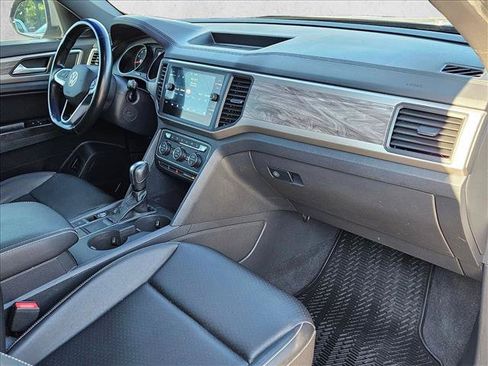 Used 2020 Volkswagen Atlas Cross Sport SE w/ Panoramic Sunroof Package FWD image 22