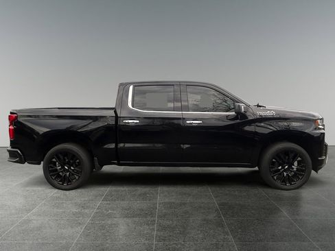 Used 2022 Chevrolet Silverado 1500 High Country w/ Technology Package AWD/4WD image 8