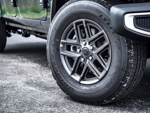 New 2025 Jeep Gladiator Sport image 3