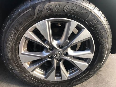 Used 2018 Nissan Murano SV image 19