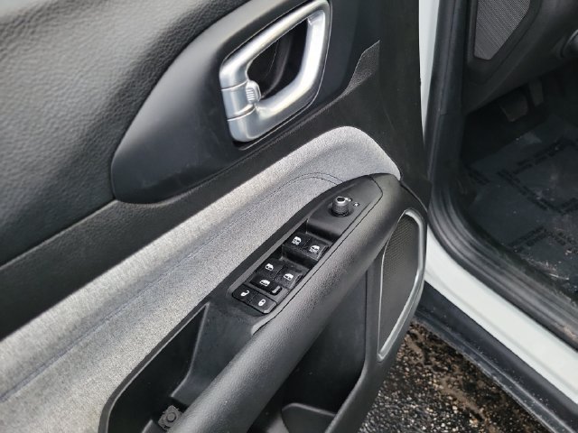 Used 2024 Jeep Compass Latitude AWD/4WD image 17