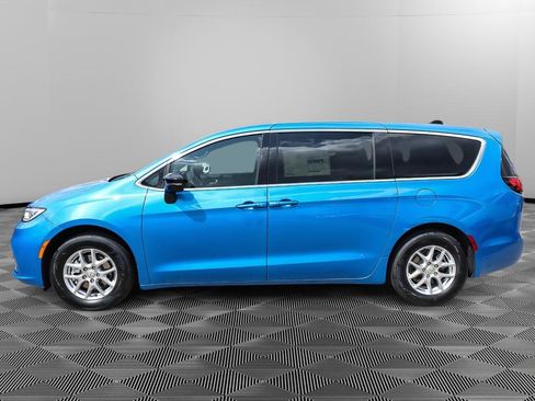 New 2026 Chrysler Pacifica Select FWD image 3