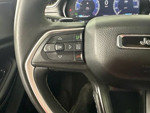 Used 2025 Jeep Grand Cherokee Altitude AWD/4WD image 13
