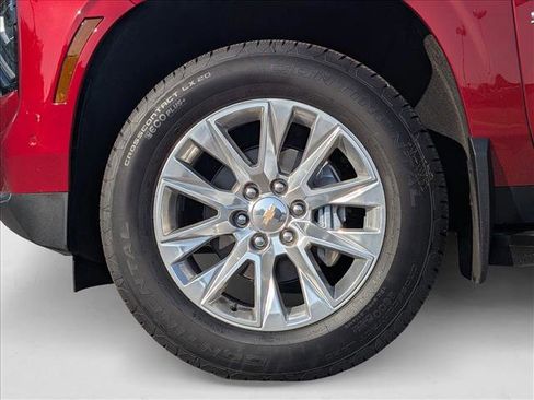 New 2025 Chevrolet Suburban Premier image 18