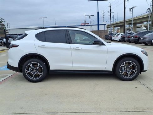 New 2025 Alfa Romeo Stelvio Sprint w/ Convenience Package image 5