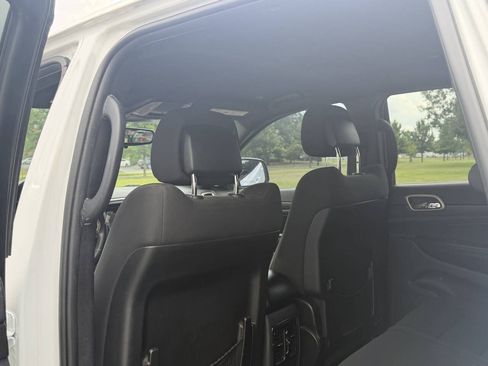 Used 2017 Jeep Grand Cherokee Laredo w/ Quick Order Package 23E AWD/4WD image 18