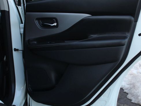 Used 2019 Nissan Murano SV image 16