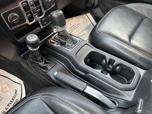 Used 2022 Jeep Wrangler Unlimited Sahara w/ Cold Weather Group image 21