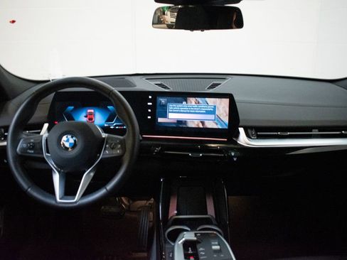 Used 2025 BMW X2 xDrive28i w/ Premium Package image 11