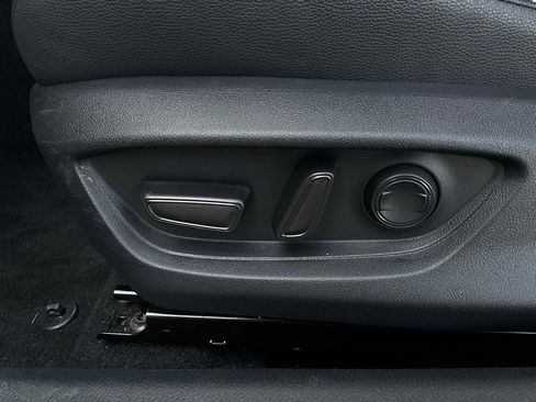 Used 2025 Toyota Camry SE image 11