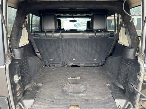 Used 2017 Jeep Wrangler Unlimited Sahara AWD/4WD image 18