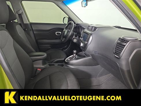 Used 2018 Kia Soul + image 12