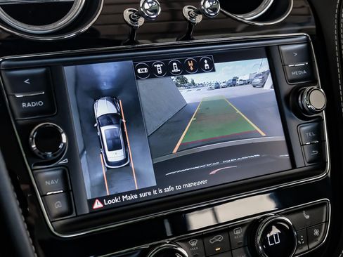 Used 2017 Bentley Bentayga image 20