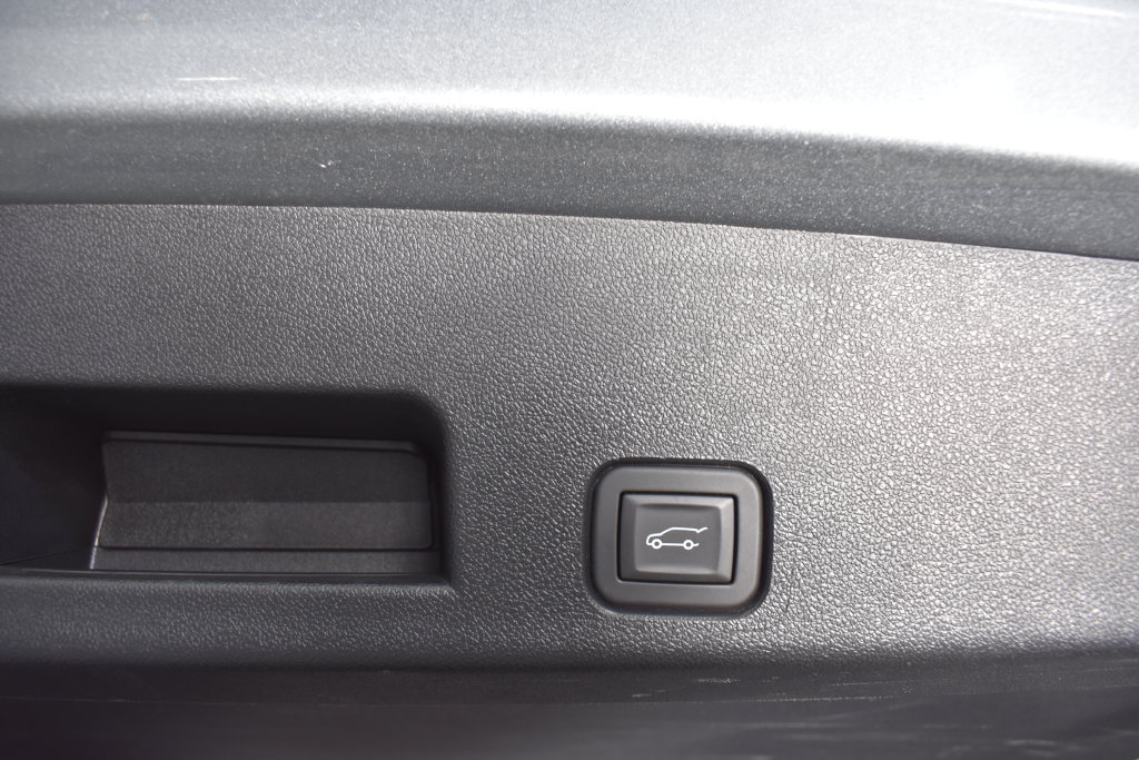 Used 2025 Chevrolet Traverse LT FWD image 39