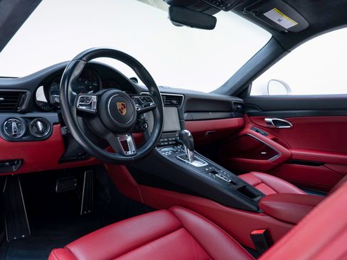 Used 2019 Porsche 911 Carrera GTS RWD image 2