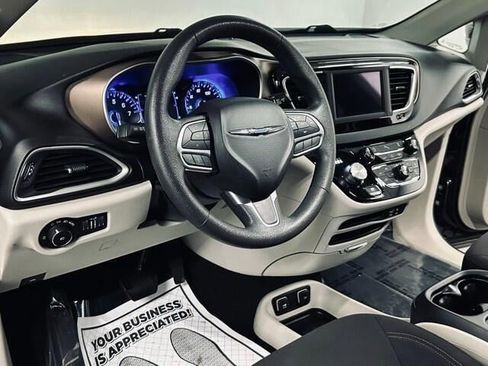 Used 2018 Chrysler Pacifica Touring Plus FWD image 8