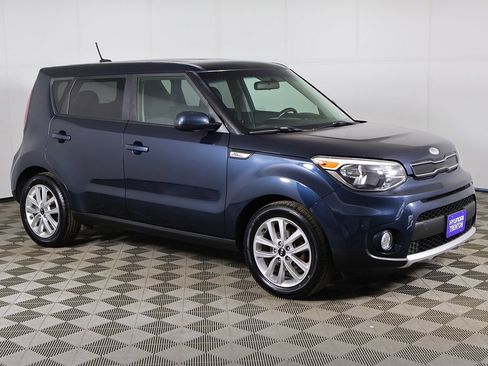Used 2017 Kia Soul + image 38