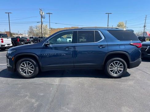 Used 2023 Chevrolet Traverse LT w/ Rear Camera Mirror Package image 4