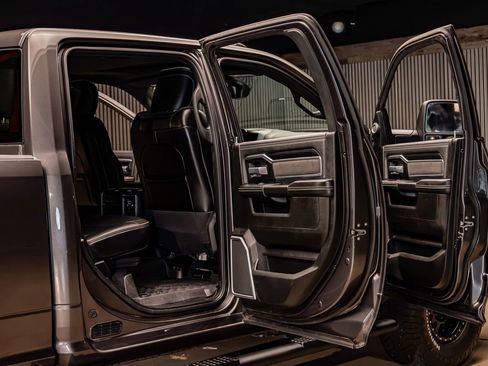 Used 2024 RAM 2500 Laramie w/ Night Edition image 29