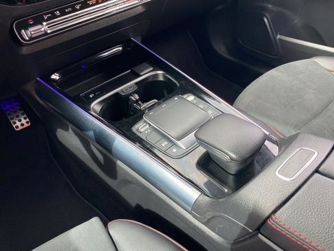 Used 2022 Mercedes-Benz GLA 250 4MATIC image 11