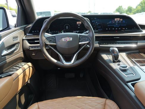 Used 2022 Cadillac Escalade Premium Luxury AWD/4WD image 20