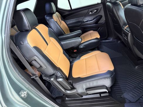 Used 2022 Chevrolet Traverse LT FWD image 32