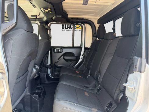 Used 2022 Jeep Gladiator Sport AWD/4WD image 9
