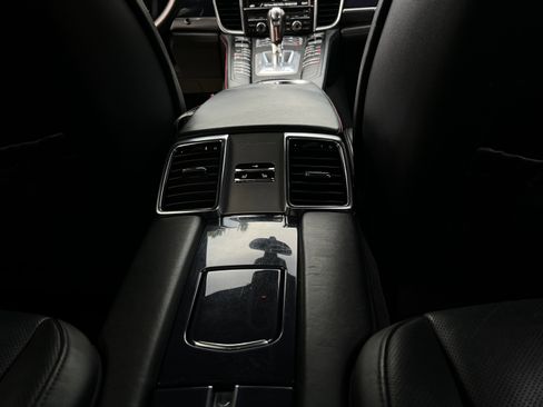 Used 2010 Porsche Panamera 4S image 19