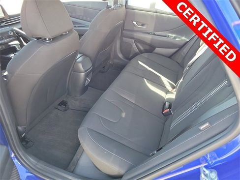 Certified 2025 Hyundai Elantra SEL image 17