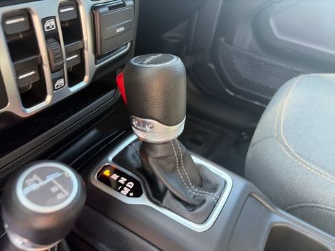 Used 2025 Jeep Gladiator Sport AWD/4WD image 22