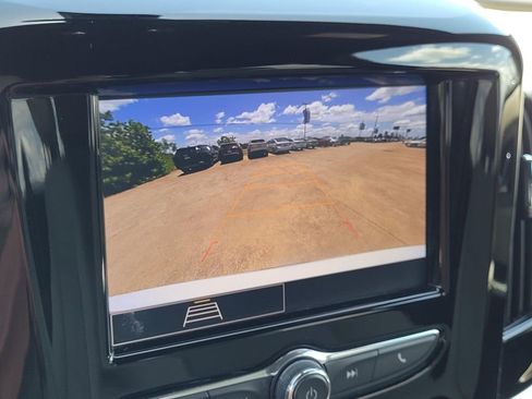 Used 2023 Chevrolet Traverse LS image 21