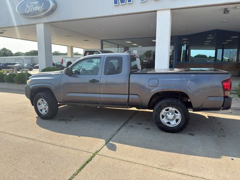 Used 2020 Toyota Tacoma SR RWD image 9