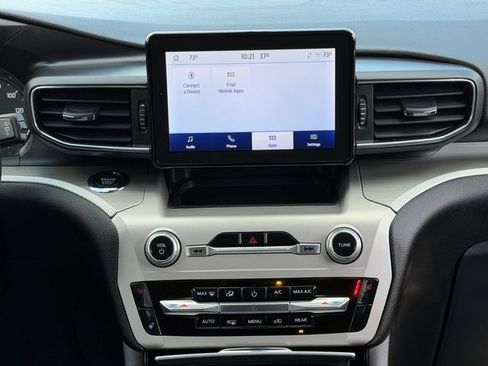 Certified 2022 Ford Explorer XLT w/ Equipment Group 202A image 4