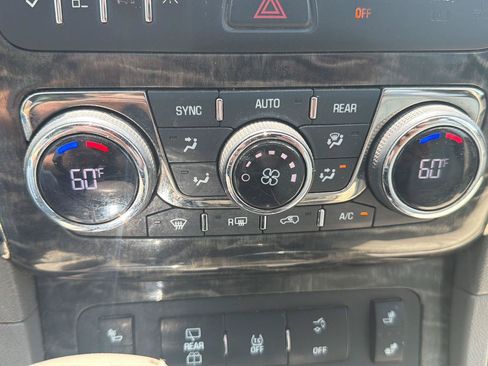 Used 2014 Buick Enclave Leather AWD/4WD image 10