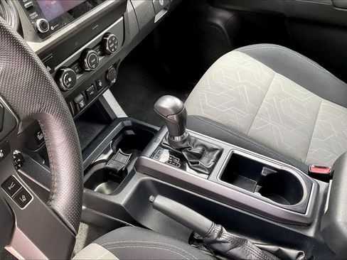 Used 2020 Toyota Tacoma TRD Off-Road w/ Technology Package AWD/4WD image 16