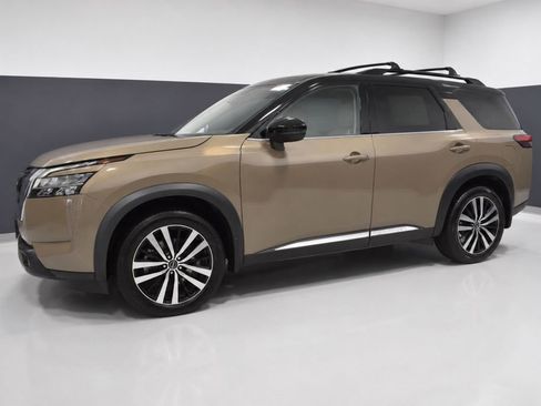 Certified 2023 Nissan Pathfinder Platinum AWD/4WD image 2
