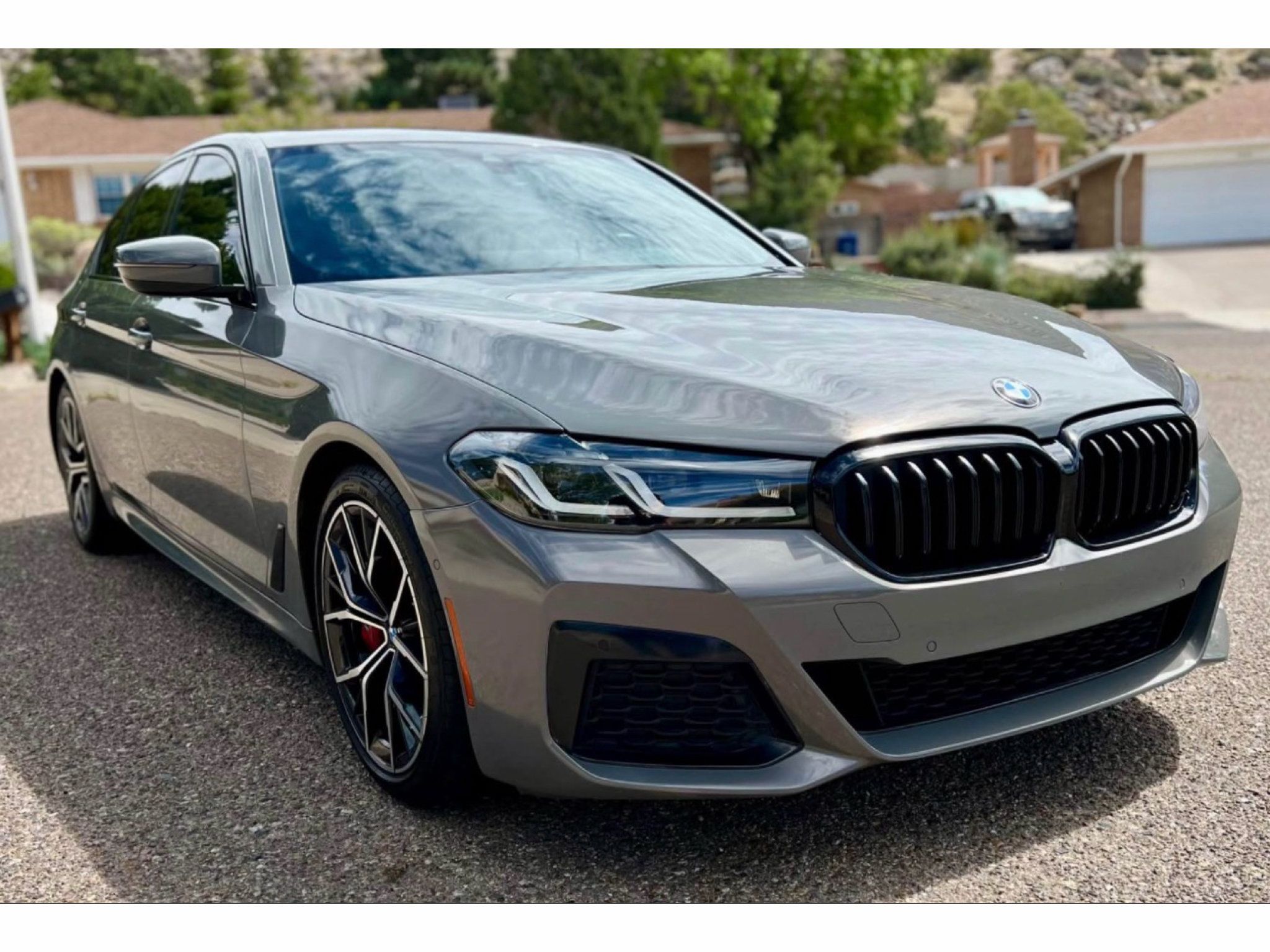 Used 2022 BMW 530i w/ M Sport Package RWD image 2