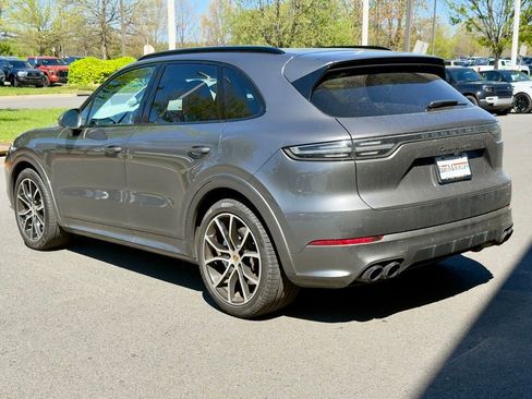 Used 2019 Porsche Cayenne Turbo image 8