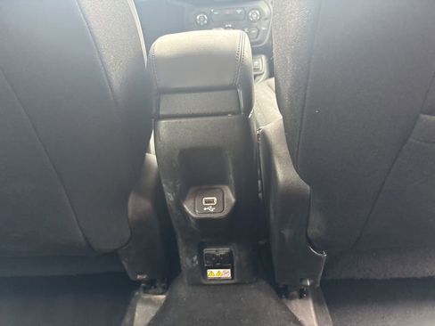 Used 2018 Jeep Renegade Altitude AWD/4WD image 31