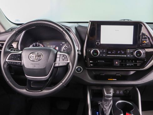 Used 2024 Toyota Highlander XLE image 17
