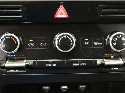 Used 2022 Kia Carnival LX FWD image 25
