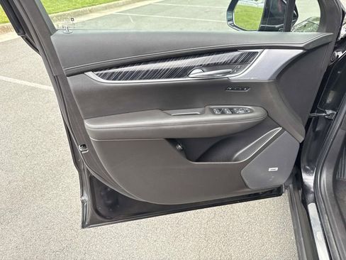 Certified 2024 Cadillac XT6 Premium Luxury w/ LPO, Floor Liner Package AWD/4WD image 29