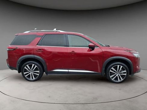 Certified 2025 Nissan Pathfinder Platinum w/ Cargo Package FWD image 11
