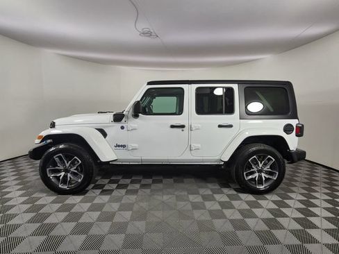 Used 2024 Jeep Wrangler Unlimited AWD/4WD image 2