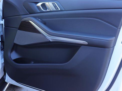 New 2026 BMW X5 xDrive40i w/ Premium Package image 18