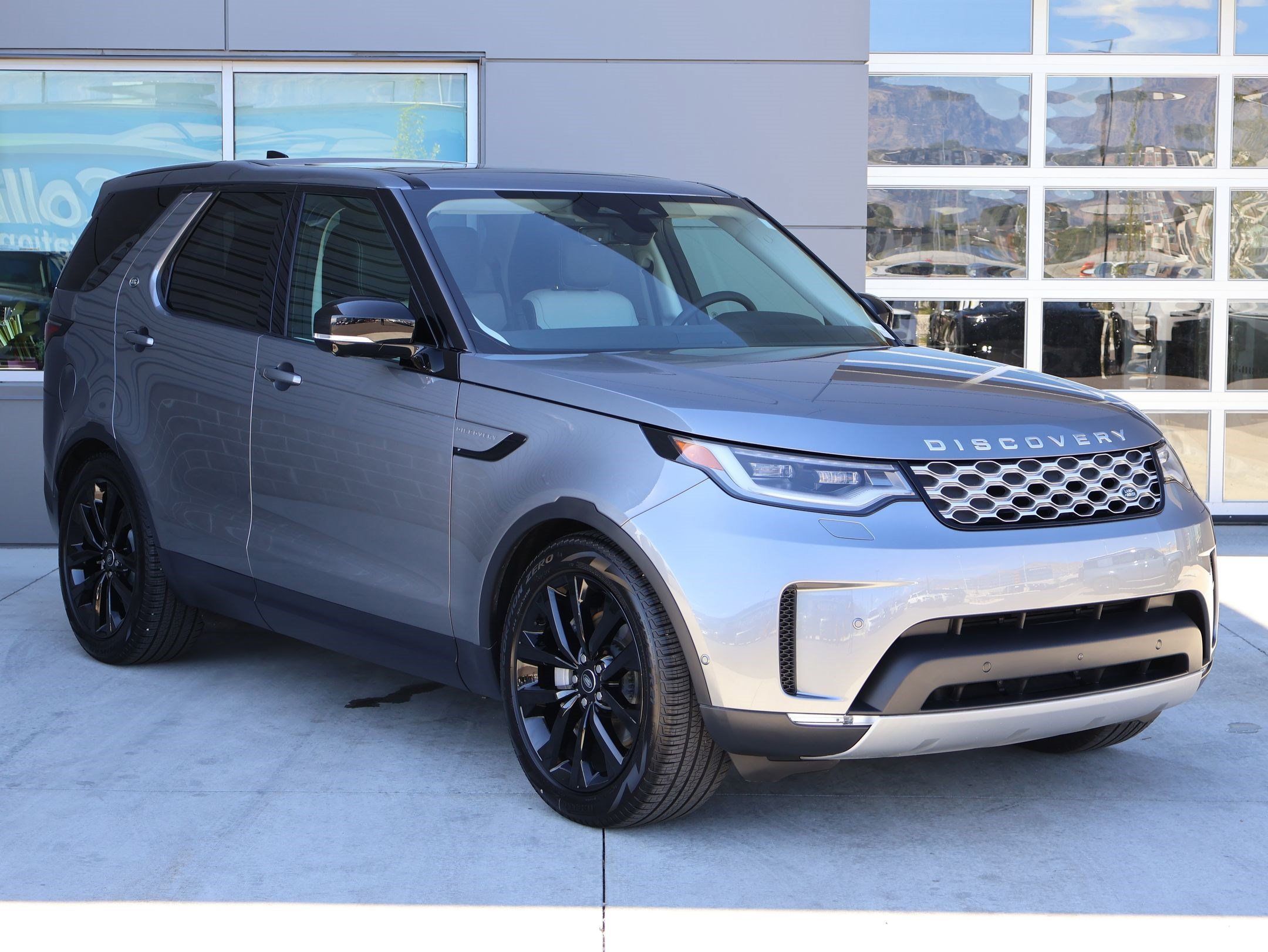 Used 2026 Land Rover Discovery S AWD/4WD image 3