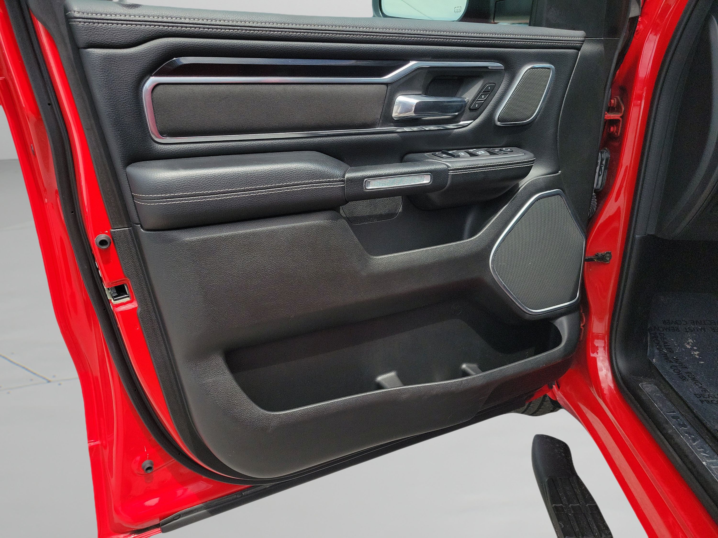 Used 2022 RAM 1500 Laramie AWD/4WD image 15