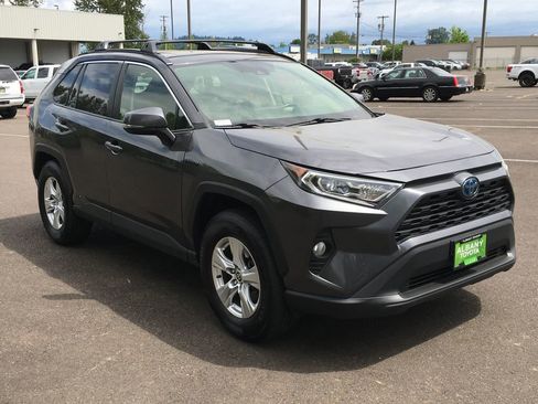 Used 2020 Toyota RAV4 XLE w/ Convenience Package AWD/4WD image 10